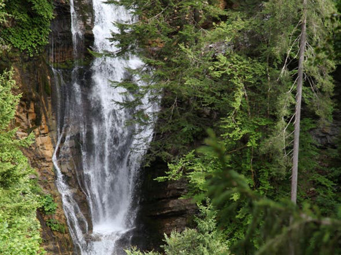 WHAT ARE THE MOST BEAUTIFUL WATERFALLS TO SEE IN MONTRIOND?